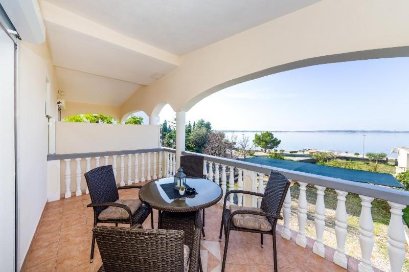 Apartment Nin - Vrsi At The Beach Exterior photo