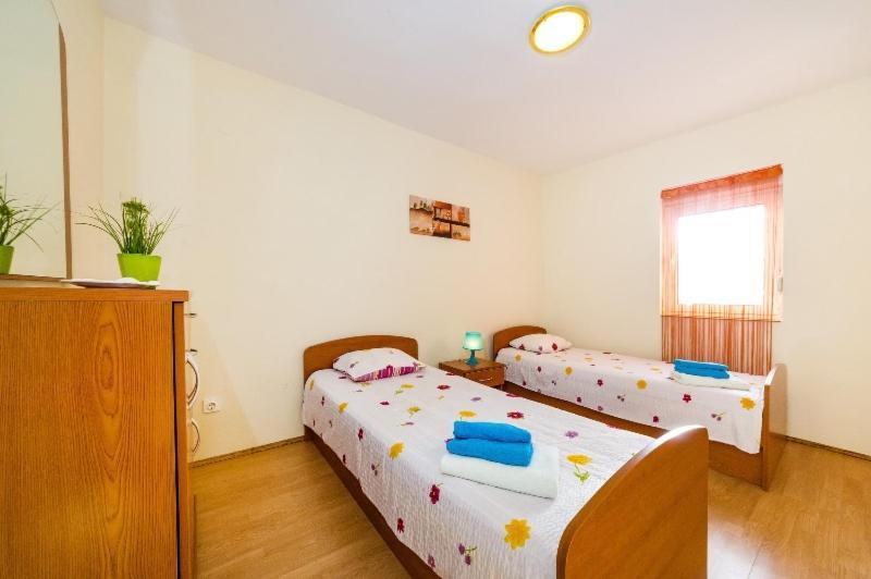 Apartment Nin - Vrsi At The Beach Exterior photo